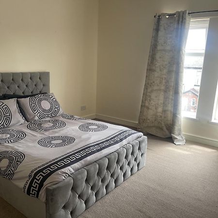 Stylish 1-Bed Apt - Sleeps 4 - Parking - Wifi Manchester Exteriér fotografie